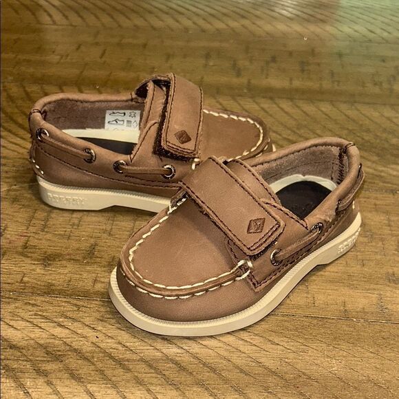 NWOT Baby Boy Sperrys size 5 leather - Picture 1 of 11
